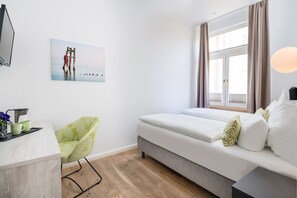 Basic Double Room, Non Smoking, Park View | Premium bedding, in-room safe, individually furnished, blackout drapes - Parkhotel Wangerooge (Wangerooge)