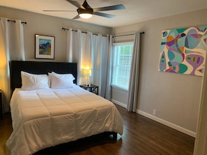 1 bedroom, desk, iron/ironing board, WiFi - Curated Local Art Retreat, Steps from Bishop Arts (Dallas)