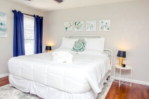 1 habitación, escritorio, tabla de planchar con plancha y wifi 
