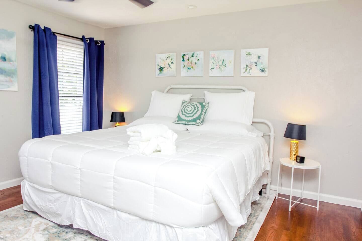 1 habitación, tabla de planchar con plancha, wifi y ropa de cama 