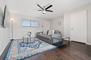 Smart TV - World Cup Walkable | King Bed Retreat (Arlington)