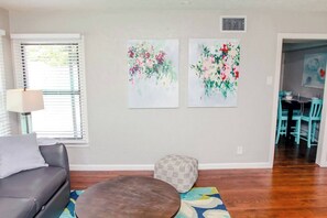 Smart TV, Netflix, streaming services