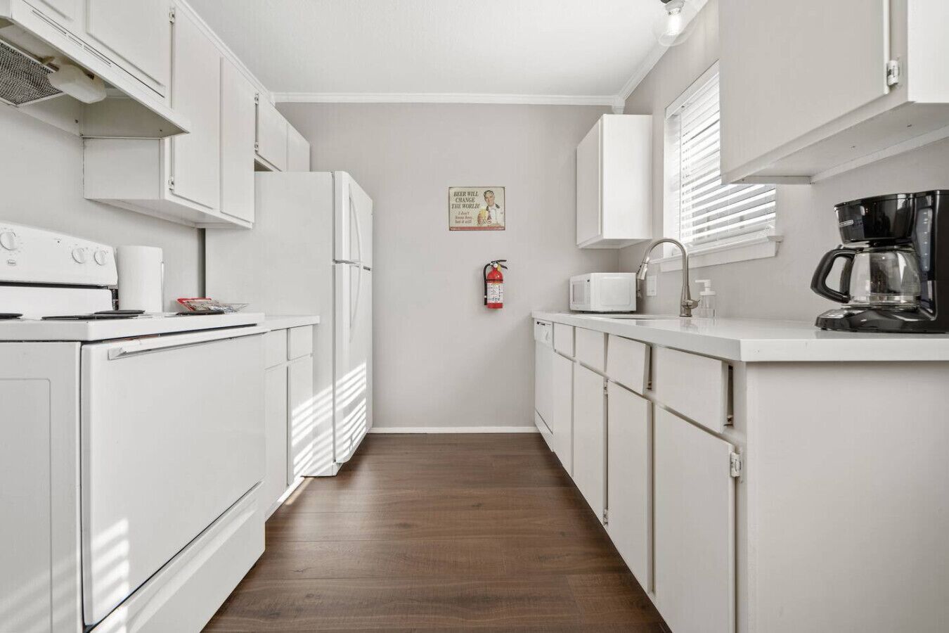 Coffee/tea maker, fridge, microwave, oven