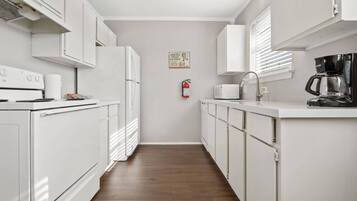 Coffee/tea maker, fridge, microwave, oven