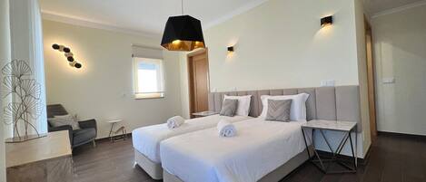 4 chambres, fer et planche à repasser, lit parapluie, Wi-Fi gratuit