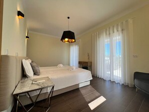 4 chambres, fer et planche à repasser, lit parapluie, Wi-Fi gratuit