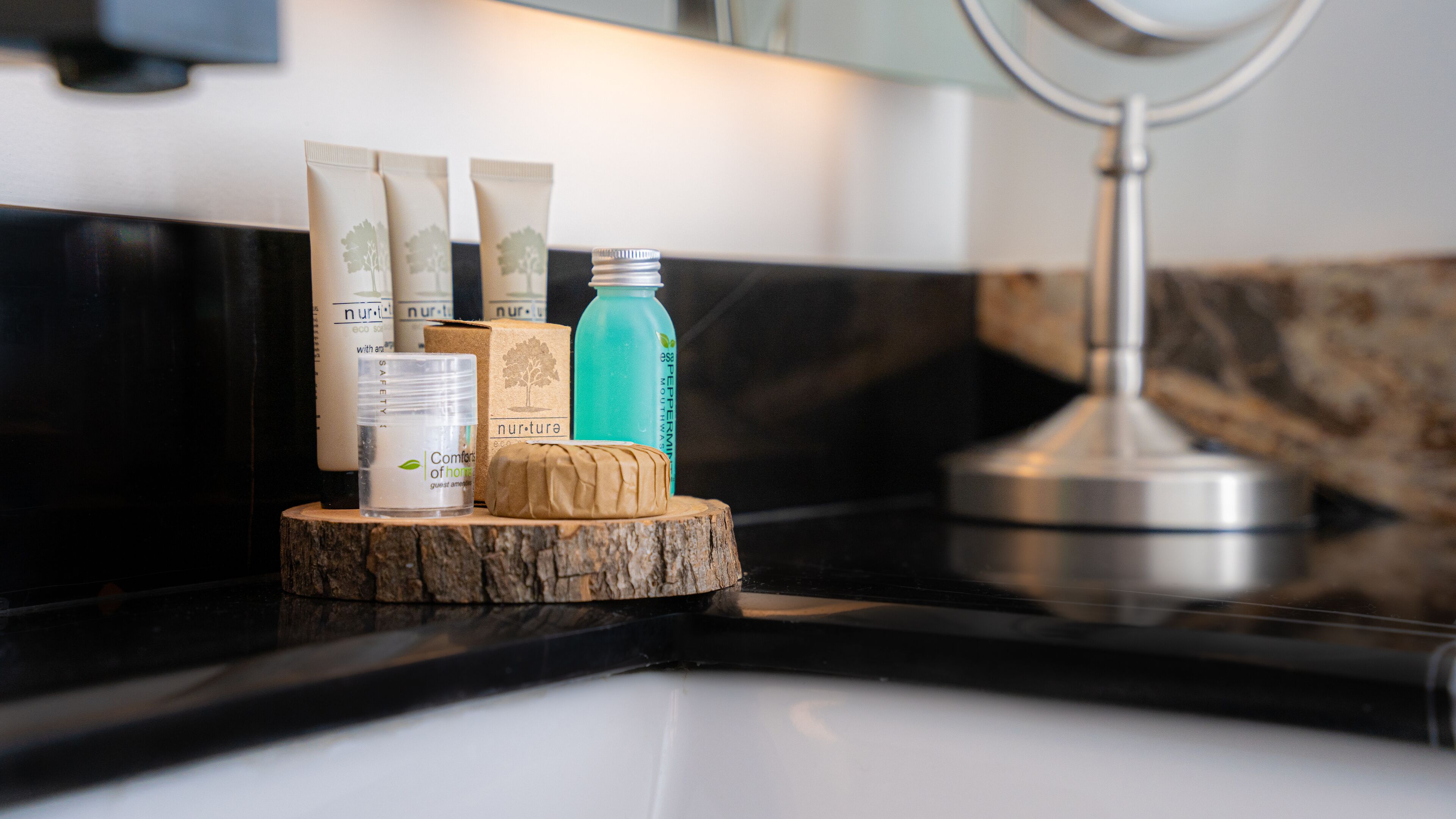 2 bedrooms, premium bedding, pillow-top beds, minibar