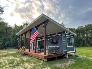 Exterior - Modern Shipping Container Cabin (Rocky Point)