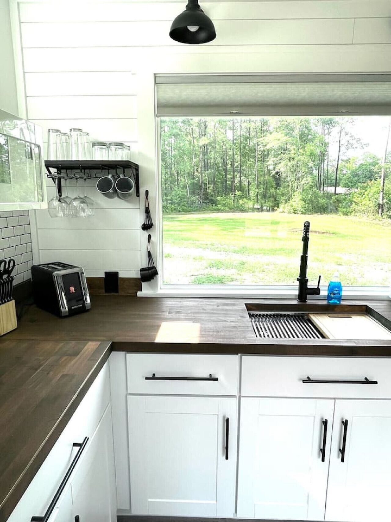 Fridge, microwave, coffee/tea maker, toaster