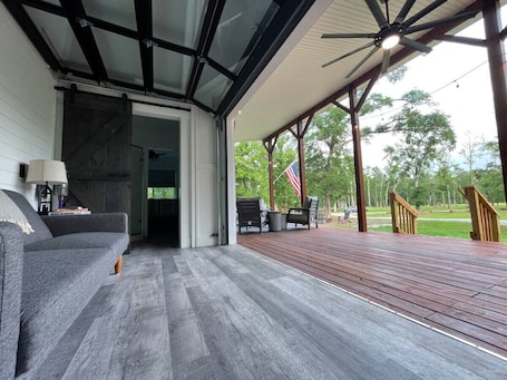 Terrace/patio. Modern Shipping Container Cabin