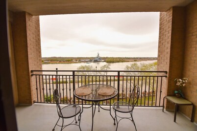 Riverfront Paradise! 5