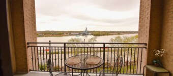 Riverfront Paradise! 5
