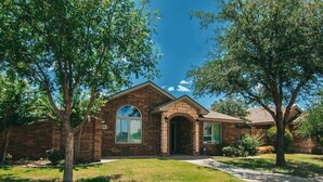 Exterior - Spark Getaways: The Mulligan Spa and Golf (Lubbock)