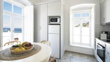 Superior-Apartment | Eigene Küche | Kühlschrank, Mikrowelle, Ofen, Wasserkocher