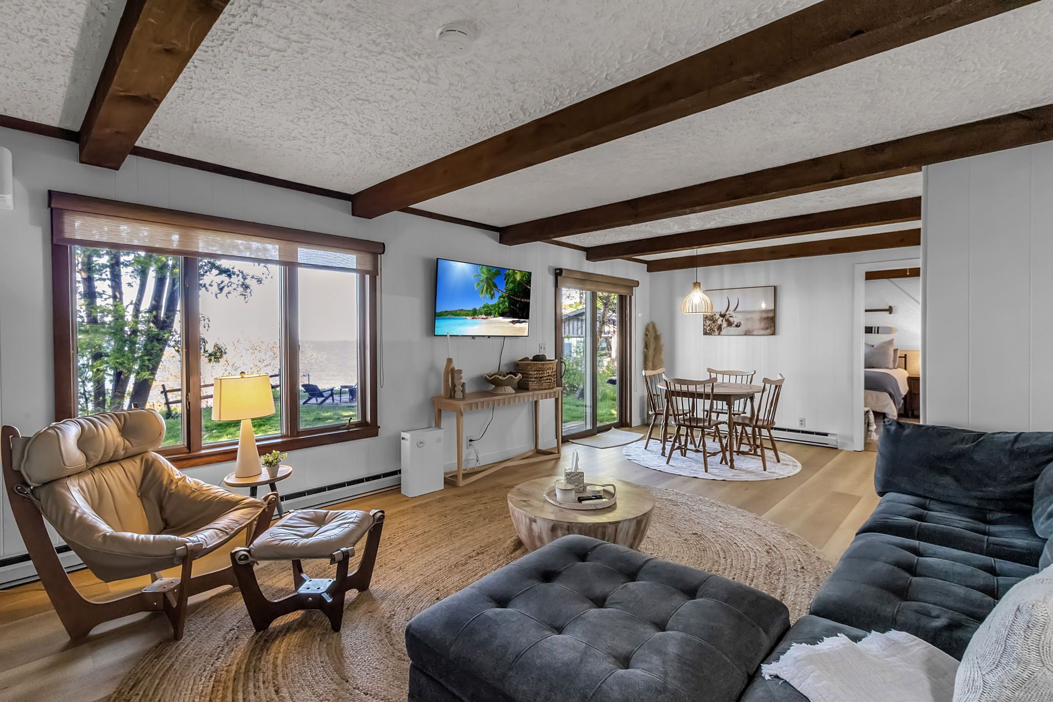 Smart TV, fireplace