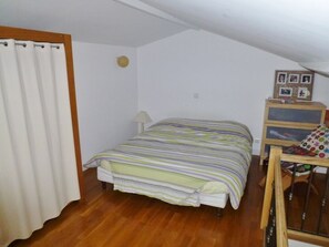 3 slaapkamers, reisbedje, gratis wifi, beddengoed
