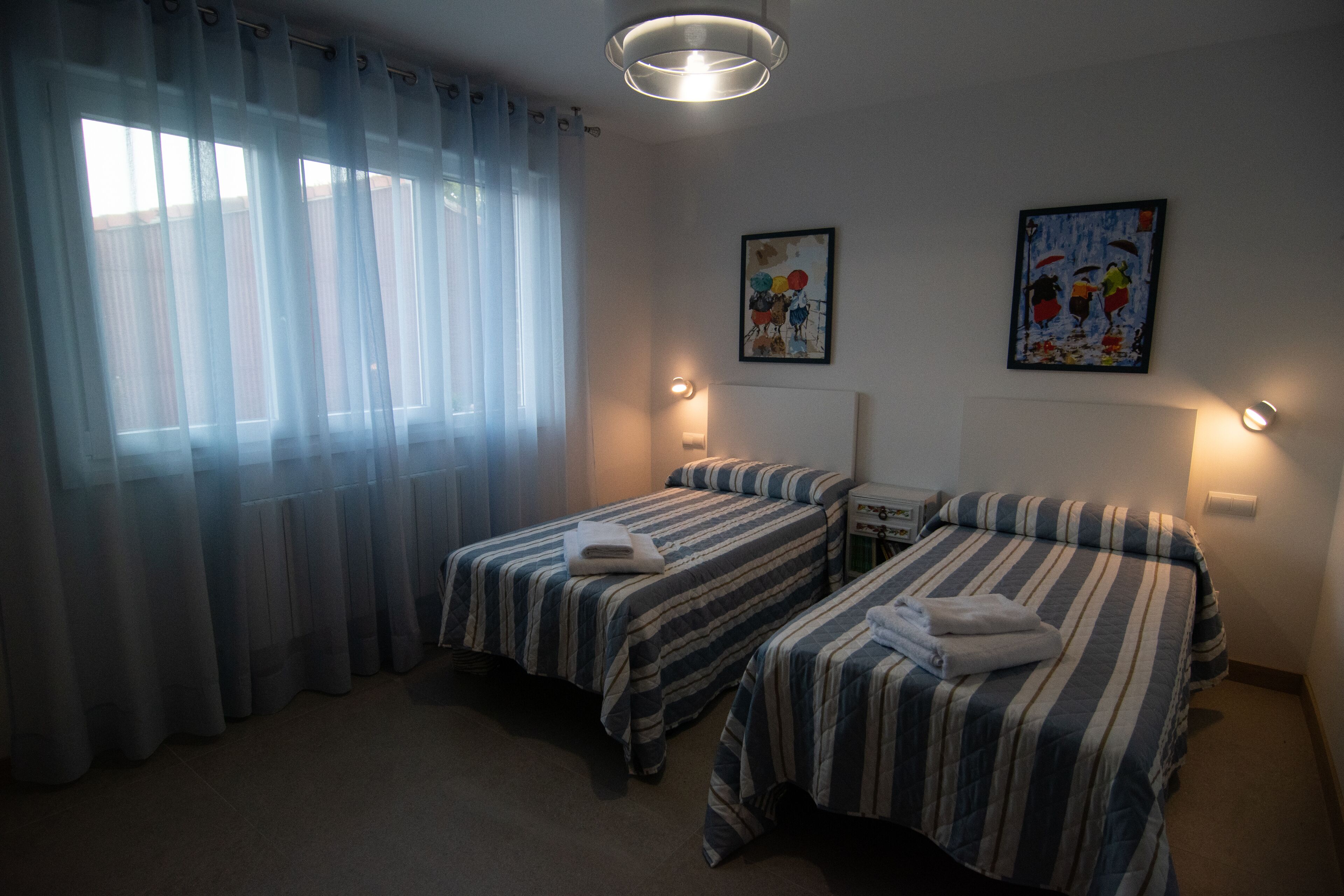 3 makuuhuonetta, silitysrauta/-lauta, ilmainen Wi-Fi, vuodevaatteet