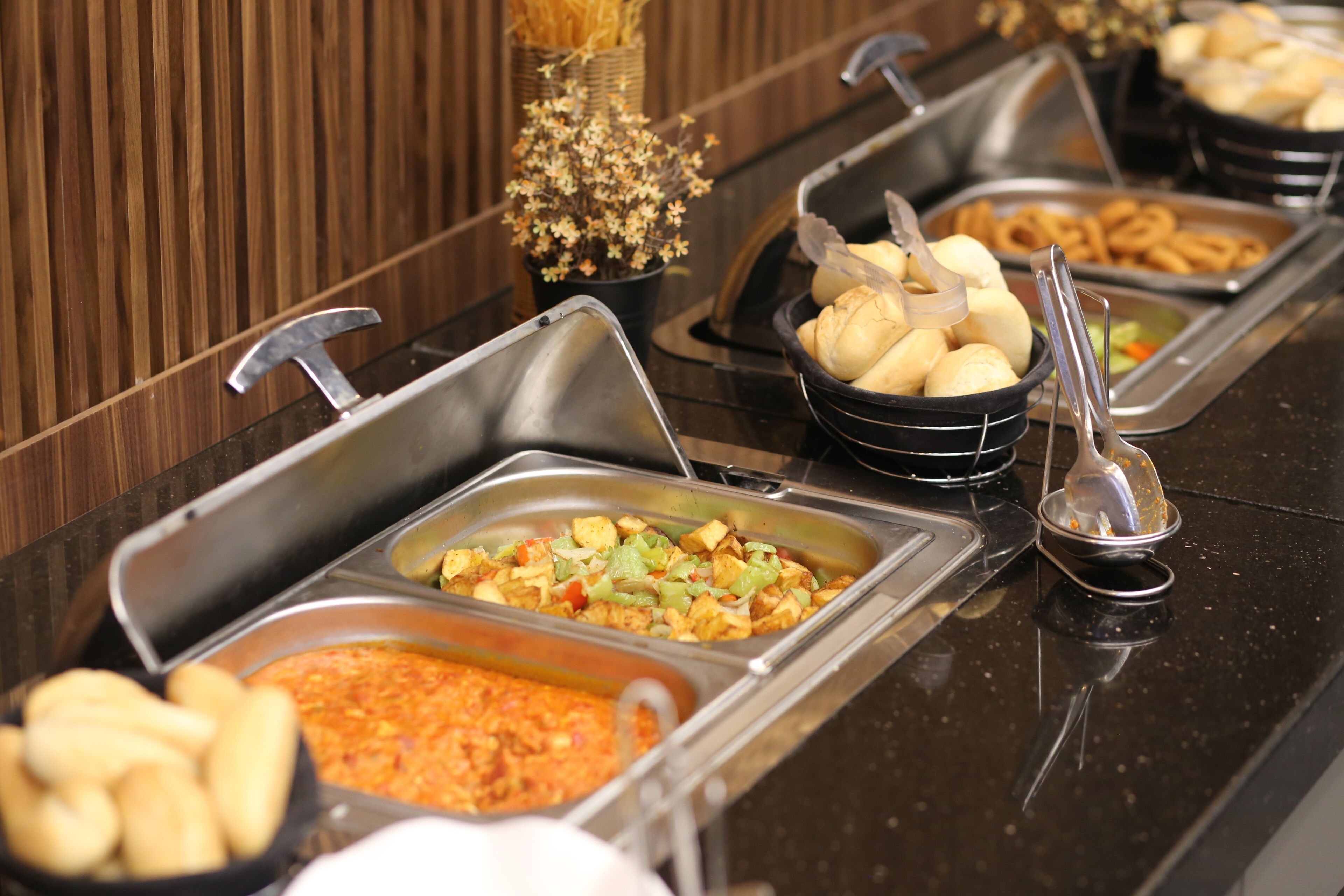 Bao gồm bữa sáng buffet hàng ngày 