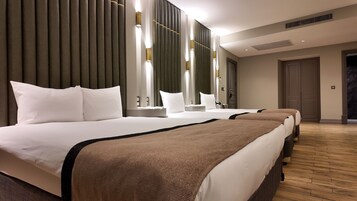 Habitación superior | Ropa de cama de alta calidad y escritorio