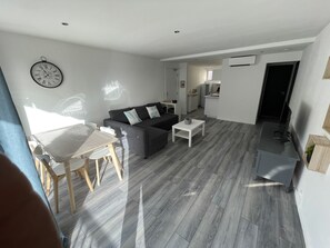 Smart TV - A Spacious brand new Flat located in the most desirable neighborhood. (Cavalaire-sur-Mer)