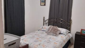 1 bedroom, desk, WiFi