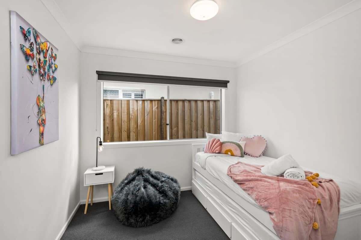 4 bedrooms, desk, iron/ironing board, WiFi