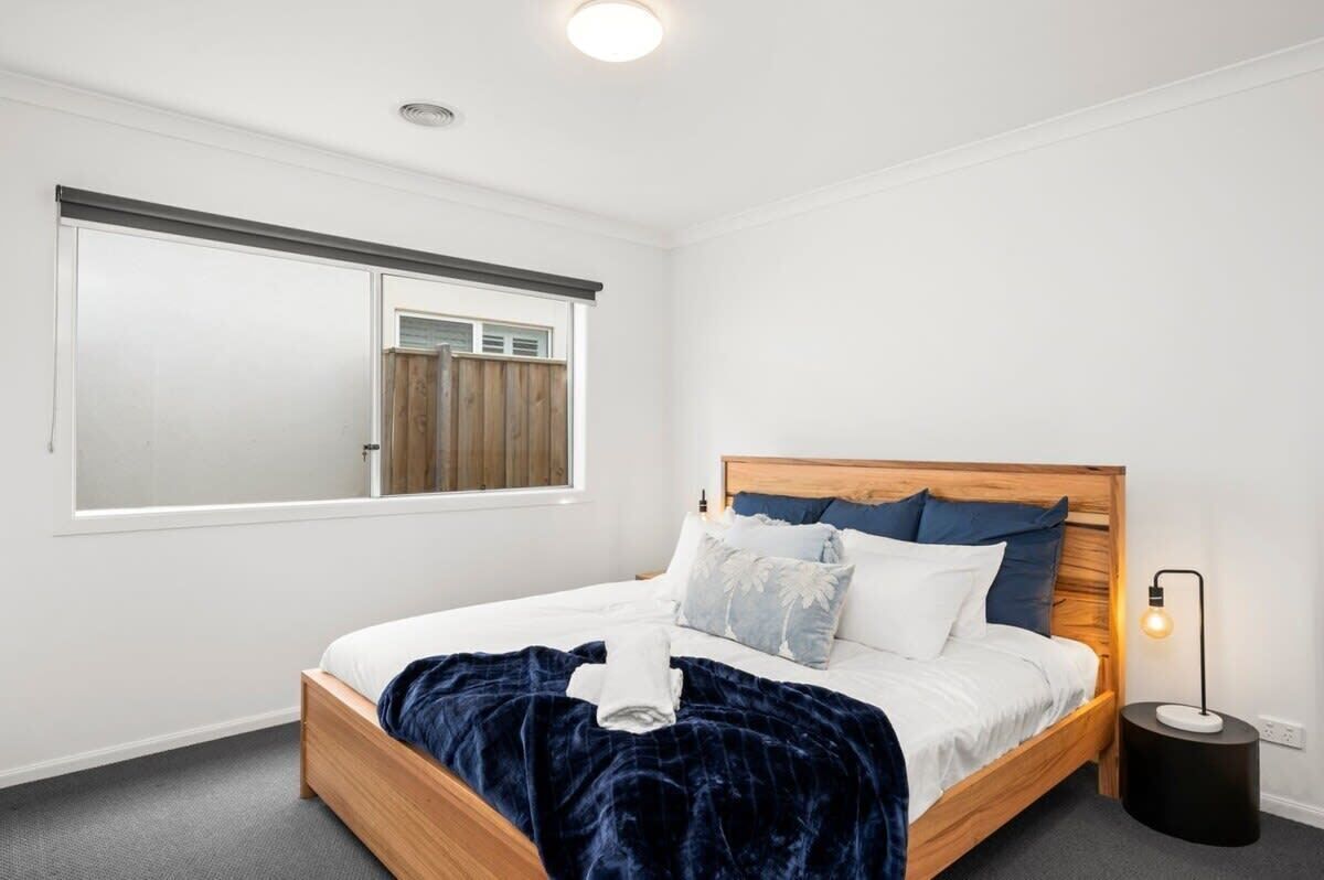 4 bedrooms, desk, iron/ironing board, WiFi