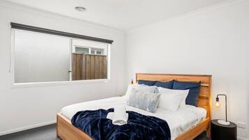 4 bedrooms, desk, iron/ironing board, WiFi