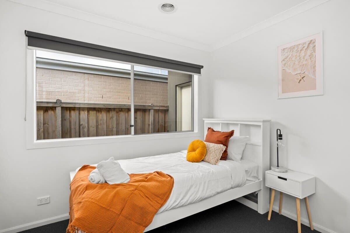 4 bedrooms, desk, iron/ironing board, WiFi