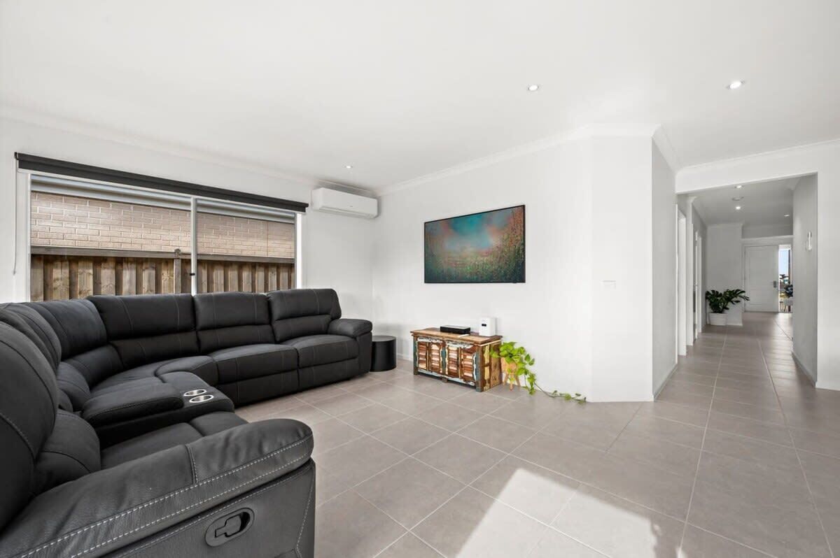 TV, Netflix, streaming services, offices