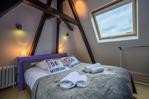 2 bedrooms, iron/ironing board, free WiFi, bed sheets