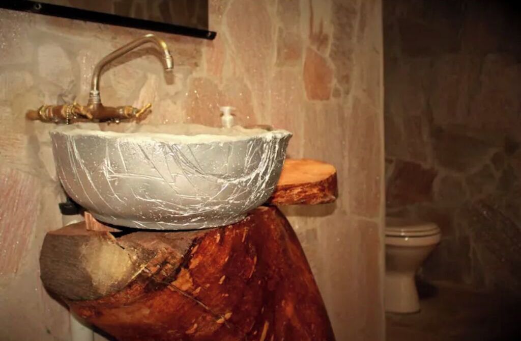 Ducha, toallas, jabón y papel higiénico