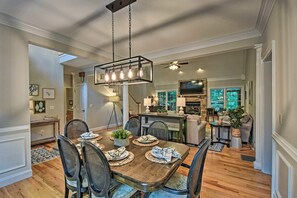 Dining - Lakefront family home w/ private 2-story dock & NEW outdoor deck for dining! (Dawsonville)