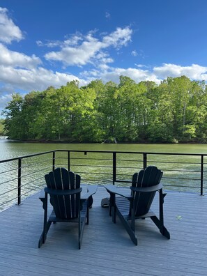 Property grounds - Lakefront family home w/ private 2-story dock & NEW outdoor deck for dining! (Dawsonville)