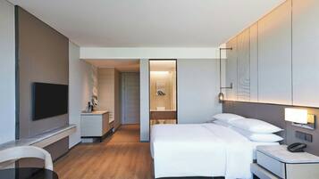 Premier Room, 1 King Bed, City View | Minibar, in-room safe, desk, laptop workspace