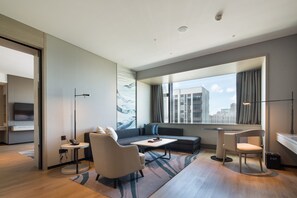 Deluxe Suite, 1 King Bed, City View - Courtyard by Marriott Changchun (Changchun)