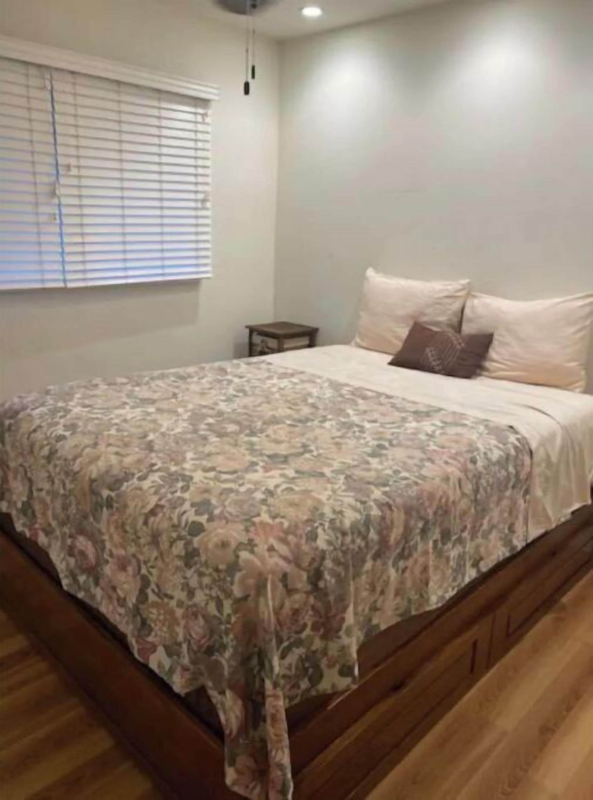 3 bedrooms, in-room safe, iron/ironing board, WiFi