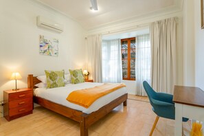 3 Schlafzimmer, Schreibtisch, Bügeleisen/Bügelbrett, WLAN