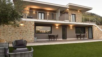 Bagian depan properti