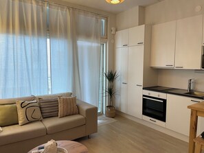 Living area - Immaculate 1-bed Apartment in Tampere (Tampere)