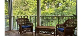 Luxury condo with elevator access & free parking