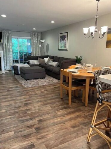 Luxury condo with elevator access & free parking