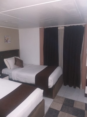 Chambre Confort | Draps en coton égyptien, literie de qualité supérieure, minibar