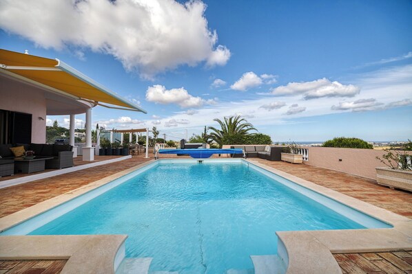 Piscine extérieure, piscine chauffée