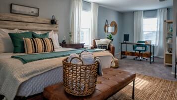 3 bedrooms, desk, iron/ironing board, travel crib
