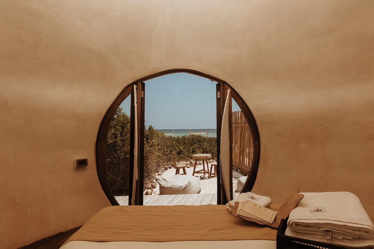 Luxury Room | In-room safe, bed sheets