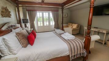 Cottage | 7 bedrooms, individually decorated, individually furnished, free WiFi