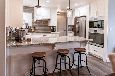 The Heart of the Valley: Smart Modern Farmhouse 