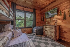 3 bedrooms, iron/ironing board, WiFi (free), bed sheets - Elevate your Smoky Mountain Stay - Upscale Decor & Unforgettable Mountain View! (Sevierville)