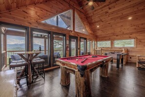 Game room - Elevate your Smoky Mountain Stay - Upscale Decor & Unforgettable Mountain View! (Sevierville)